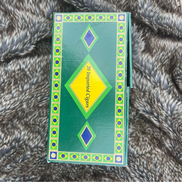 Brazilian CAP Box with Geometric Design - Picture 3 of 4